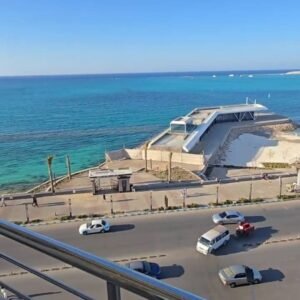 🏖️ شقة غرفتين فندقية – العوام (صف أول على البحر مباشرة) 🌊