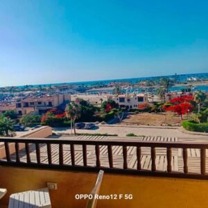⭐️شاليه غرفتين مكيف بإطلالة مزدوجة على البحر والبحيرة في مارينا 2! 🌴🌊