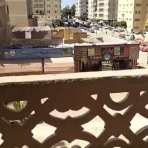 🌟 شقة غرفتين مميزة | 📍 علم الروم | 🛣️ إطلالة على الشارع الرئيسي | 🏖️ بالقرب من شاطئ مينا حشيش