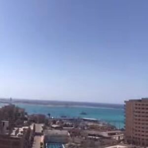 شقه ثلاث غرف مكيفه بالكامل ڤيو بحر موقع ممتاز 🌊🌸