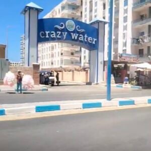 شقة غرفتان ريسيبشن مكيف امام اكوا بارك كريزي ووتر 🌊🦈